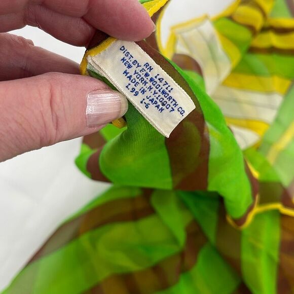 Vintage made in Japan hand rolled crepe scarf - Picture 7 of 9